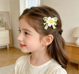 Ensemble de pinces à cheveux Princesse Plumeria, accessoires floraux pour cheveux, pinces latérales pour franges, pinces frontales pour filles, pour photos de plage et coiffures. - Product Image 4