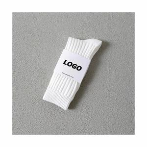 Chaussettes douillettes en tricot torsadé, parfaites pour les bottes d'hiver et les cadeaux de Noël - Product Image 1