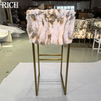 Tabouret de bar moderne avec siège en fourrure véritable moelleuse, structure en métal doré, chaise de comptoir pour salon, salle à manger, hôtel, restaurant
