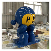 Sculptures de personnages et d'objets en résine contemporaines et élégantes de qualité supérieure pour les espaces créatifs et les intérieurs tendance