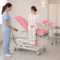 Table d'examen gynécologique électrique pliable, lit d'accouchement obstétrical avec supports de jambe réglables en hauteur et plateau à déchets