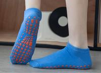 Ventes directes d'usine 2025 Chaussettes de trampoline en spandex / polyester pour adultes et enfants