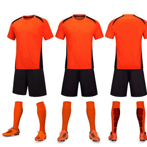 Set di maglia da calcio 24/25 blu retrò personalizzato Kit uniforme della squadra di calcio per adulti, inclusi pantaloncini con stampa a trasferimento termico 100% poliestere - Product Image 4