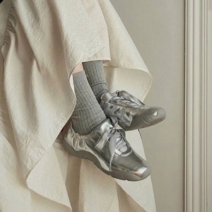 Sepatu Loafer Kasual Wanita Model Mary Jane Gaya Ballet Sporty Warna Perak dari Xinzirain, Sepatu Sneaker Ballerina dengan Tali - Product Image 5