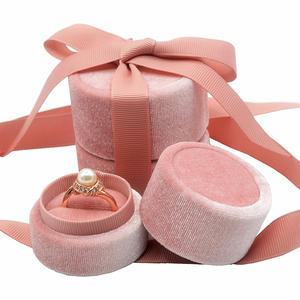 Rosa unico Piccolo Rotondo di Velluto Gioielli Regalo Anello Box con il Nastro - Product Image 2