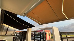 Auvent rétractable électrique à cassette intégrale en PVC super imperméable et anti-UV pour balcon, patio, jardin, café, terrasse, abri solaire - Product Image 2