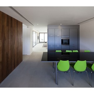 Villa blanca minimalista con estructura de acero ligero para uso residencial - Product Image 2