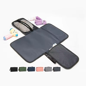 Tapis à langer multifonctionnel portable avec logo personnalisé, en polyester imperméable, avec poche - Product Image 1
