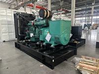 Générateur diesel triphasé silencieux Volvo 120 kW 120 kVA 250 kVA 590 kVA, refroidi par eau, pour usage industriel, avec protection contre les surcharges