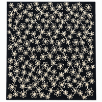 Tissu en polyester épais tricoté doux beige avec broderie florale de rêve, motif de fleurs ajourées, base en feutre noir pour filles - Vente en gros