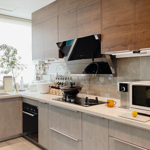 خزائن مطبخ متكاملة من الخشب الصلب على الطراز العالمي مع أسطوانات من إنتاج مصنعي الخزانات - Product Image 4