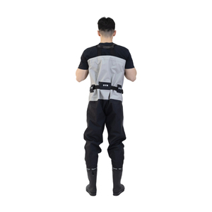 Cuissard de pêche et de chasse 100% imperméable, montant jusqu'au poitrine, avec bottes intégrées, en vente - Product Image 3