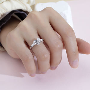 Anillo de Diamantes Cultivados en Laboratorio con Forma de Corazón en Oro de 18K Messi Jewelry MSR-1790 - Product Image 6