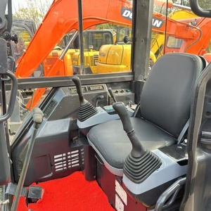 Presque neuf, économique en carburant, peu coûteux, mini-excavateur sur chenilles Komatsu PC35 d'occasion de 3 tonnes pour usage agricole et domestique - Product Image 6