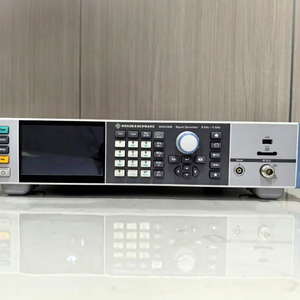 Generador de Señales de Microondas RF Rohde and Schwarz Sma100b, Rango de Frecuencia de 8 Khz a 6ghz - Product Image 1