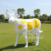 Patung Sapi Taman Luar Ruangan Desain Cantik Berwarna-warni Ukuran Besar Kustom dari Resin Fiberglass Dilukis Tangan Garansi 50 Tahun