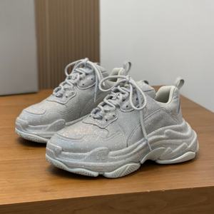 Chaussures plateforme de haute qualité avec diamants incrustés, dotées d'un matériau en maille luxueux, adaptées aux hommes et aux femmes. - Product Image 1