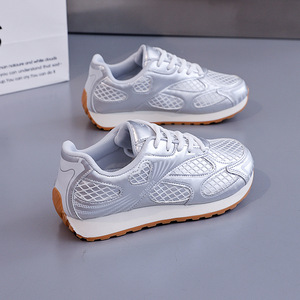 Nuevas zapatillas deportivas ligeras, extremadamente populares entre las mujeres en 2026. Nuevos zapatos casuales de suela gruesa a la moda. - Product Image 6