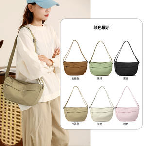 กระเป๋าสะพายข้างสไตล์มินิมอลสไตล์เกาหลี กระเป๋าสะพายข้างไนลอนความจุขนาดใหญ่ กันน้ำ สำหรับชุดประจำวัน ฤดูใบไม้ผลิ 2025 - Product Image 4