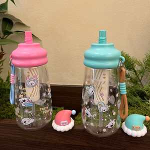 Vaso de Plástico de 700 ml con Diseño de Gorro de Santa Claus Navideño, con Correa para el Cuello, Antiderrames, Antigolpes, Taza Infantil con Dibujos Animados, Taza de Viaje - Product Image 5