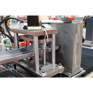 Volautomatische <span class=keywords><strong>Aluminium</strong></span> Stalen Deurkozijn <span class=keywords><strong>Machine</strong></span> Met Tandwielmotor 380V 0.8-1.2Mm Rollende Dikte Scharnieren Ponsen Snijden - Product Image 6