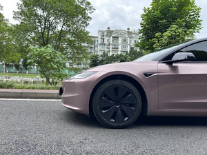 Vinilo Adhesivo para Automóviles PET Colorido, Vinilo para Cambio de Color de Automóvil Rosa Ciruela Helada, Rollo de Vinilo Metálico Rosa Baya Helada de 1.52*17M - Product Image 4