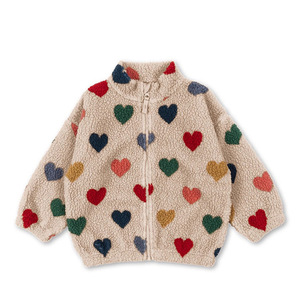 Prêt à expédier <span class=keywords><strong>bébé</strong></span> <span class=keywords><strong>fille</strong></span> Sherpa polaire veste avec coeur coloré cerise coeur imprimé enfant en bas âge hiver chaud fermeture éclair <span class=keywords><strong>manteau</strong></span> - Product Image 1