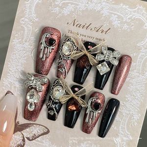 Shen Ji เล็บมือปลอมสีแดง, มีฮู้ดสำหรับขับขี่สไตล์ฝรั่งเศสดวงตาของแมวทำเล็บมือแบบบาโรกแบบมีตา - Product Image 2