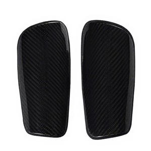 3 Protectores de Espinilleras de Fútbol de Neopreno y Fibra de Carbono para una Protección Profesional - Product Image 1