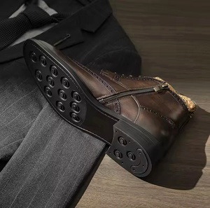 Bottes Chelsea en cuir pour homme, en cuir de vachette, style anglais, pour tenue de ville, gravées, imperméables, à enfiler - Product Image 4