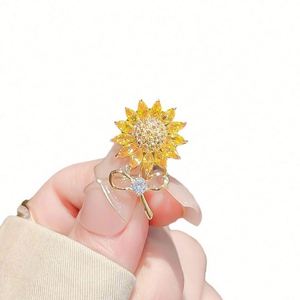 Broches élégantes en alliage pour femmes, motif tournesol, avec boucle anti-exposition, petites, mignonnes, accessoires de corsage pour décolleté, motif abeille en strass de cristal - Product Image 1