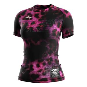 Camiseta de Protección Solar para Mujer Diseñada con Tela Elástica Transpirable que Combina Comodidad, Durabilidad y un Diseño Elegante para Deportes Marítimos y Acuáticos - Product Image 1