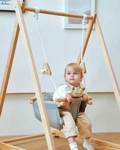 Ensemble de balançoire pliable pour bébé et tout-petit en épicéa personnalisé avec support - Style Montessori, Waldorf de qualité supérieure, balançoire autoportante d'intérieur - Product Image 3