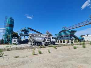 Centrale à béton prête à l'emploi automatique 60 m³/h, machine de malaxage fixe avec boîte de vitesses, roulement, moteur de pompe, moteur et PLC - Product Image 3