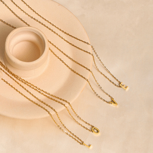 Collar de Moda con Colgante de Letra Inicial Pequeña, Chapado en Oro de 18K, Acero Inoxidable, 26 Letras del Alfabeto, para Mujer - Product Image 4