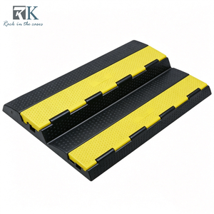 Rampa para Cables de Goma con 5 Canales para Mangueras y Cables para Eventos en Interiores y Exteriores - Product Image 1
