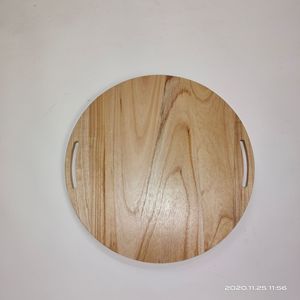 Tabla de cortar pizza redonda de madera de Paulownia con asas para uso en exteriores y para servir sushi - Product Image 1