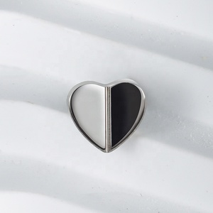 Giometal ASTM F136 implante de titanio sin rosca venta al por mayor Corazón Roto extremo Tragus Labret <span class=keywords><strong>Daith</strong></span> <span class=keywords><strong>Piercing</strong></span> pendientes joyería del cuerpo - Product Image 2
