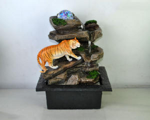 Ornements en résine Simulation tigre <span class=keywords><strong>escalade</strong></span> cascade fontaine transfert fontaine de table fontaine décoration de la maison Animal charmant - Product Image 2