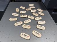Imprimante UV DTF ECOUVjet économique à 2 têtes d'impression (XP600/DX7) – Plateforme de bureau compacte pour baskets, cartes métalliques, cartes de visite A3, cartes à jouer