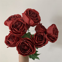 B-616 Hochwertiger Roter Rosen-Dekorationsstrauß Hochzeitsblumenarrangements Dunkelrote Rose Langstieliger Blumenstrauß