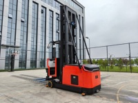 Chariot élévateur électrique à trois voies VNA, capacité 1,5 tonne, 1,6T, pour allées super étroites, hauteur de levage max. 10,5 m, batterie au plomb-acide