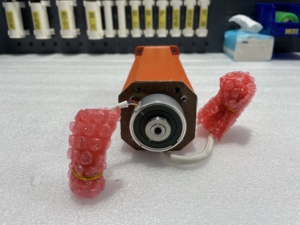 Motor 3HAC17330-1 M30 Tipo B con Piñón para <span class=keywords><strong>ABB</strong></span> <span class=keywords><strong>IRB</strong></span> <span class=keywords><strong>2400</strong></span> - Product Image 1