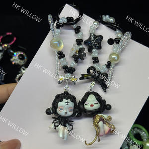 Porte-clés esthétiques Y2K, breloques de téléphone Skullpanda pour femmes, jolies breloques papillon et étoile, cordon de téléphone perlé, vente en gros à bas prix - Product Image 2