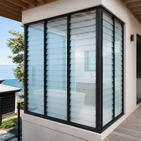 Fenêtres d'angle modernes en aluminium avec persiennes en verre réglables, stores anti-humidité, volets de luxe pour projets de villas et salles de bain