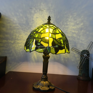 Lampada da Tavolo <span class=keywords><strong>Tiffany</strong></span> in Vetro Colorato da 9'' - Lampada da Scrivania di Piccole Dimensioni per Caffetteria, Sala da Pranzo e Camera da Letto - Design a Ragnatela - Product Image 2
