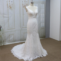 Robe de mariée moderne de luxe avec motif en dentelle et robe de plage joliment décorée d'appliques