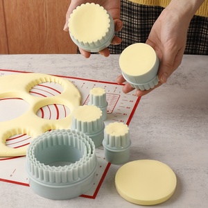 8 cái tròn nhựa Cookie cutter Baking công cụ sóng vòng hai mặt Cookie cutter Biscuit khuôn - Product Image 1