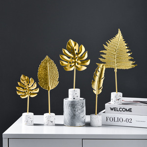 Ornamenti in Metallo Dorato a Forma di Foglia di Banana, Decorazione da Tavolo, Scultura in Metallo, Arte Nordica di Lusso, Accessori per Casa e Ufficio - Product Image 1
