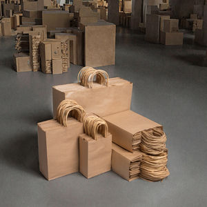 ถุงกระดาษคราฟท์สีน้ำตาลรีไซเคิลราคาโรงงาน พร้อมหูเชือกสำหรับใส่โลโก้แบบกำหนดเอง ถุงกระดาษคราฟท์หูแบนสำหรับใช้ในการส่งเสริมการขาย - Product Image 3